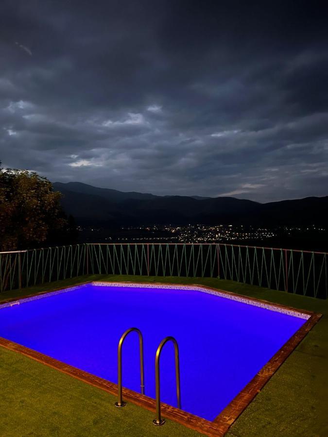 Glamping Wolf Mount Villa Margahovit Kültér fotó
